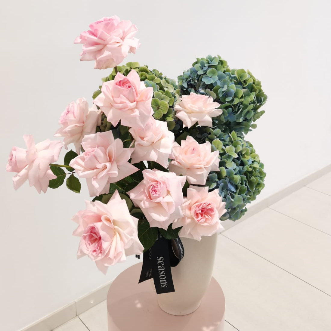 Vase arrangement